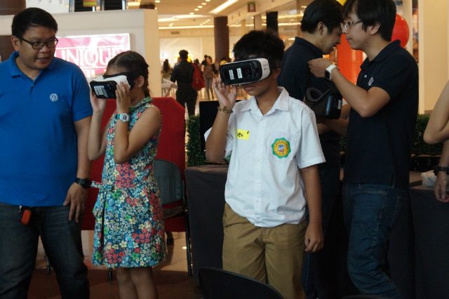 STEPS TO SAFETY. Practical application for pedestrian safety was done with the help of a virtual reality environment. Photo by Basmarie Jane Marin/Rappler 