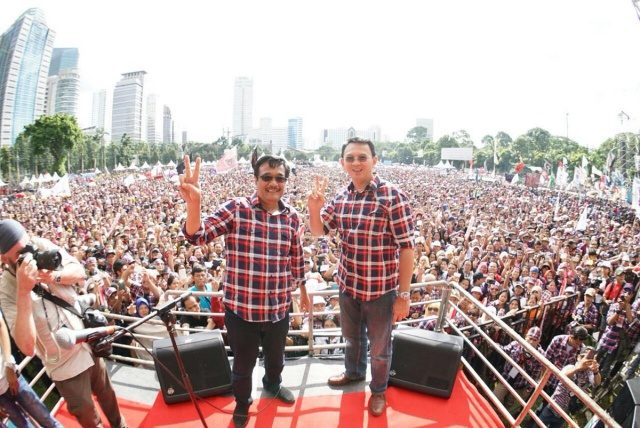 DUKUNGAN. Pasangan calon nomor urut dua, Ahok-Djarot berharap warga DKI memberi mereka kesempatan 5 tahun lagi untuk memimpin Jakarta. Foto diambil dari akun Twitter @AhokDjarot 