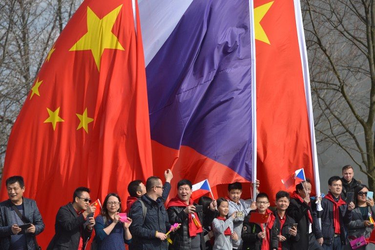 Protests greet Chinese president in Prague