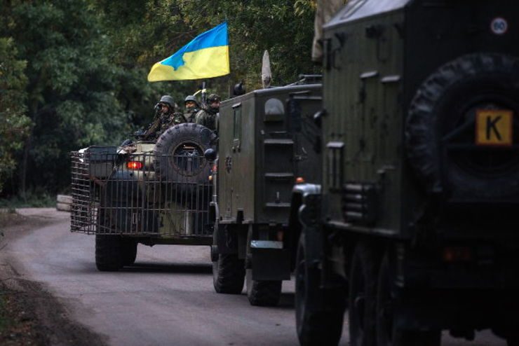 Kiev and rebels swap hundreds of captives in peace push