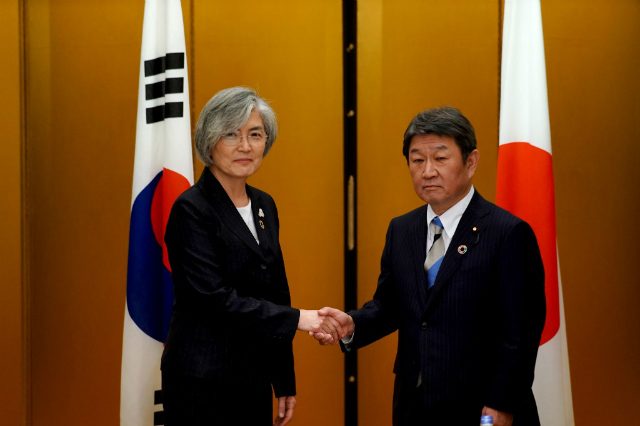 South Korea, Japan seek summit after intel pact thaw
