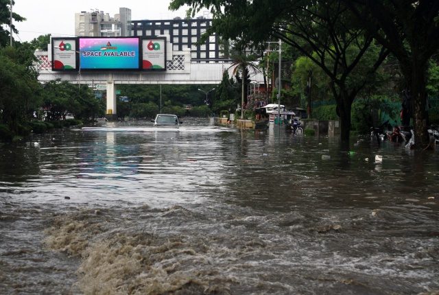 1 orang tewas dalam banjir di kota Bandung