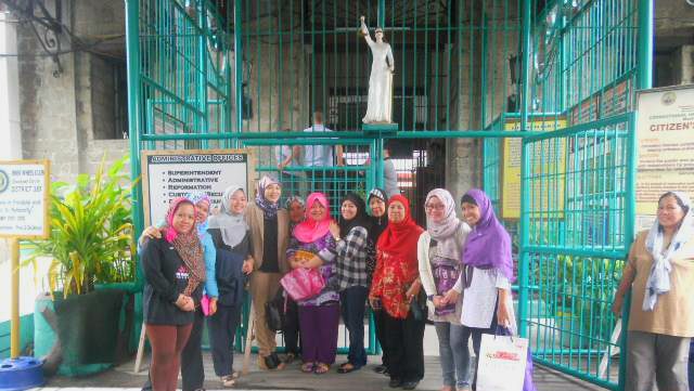 SUPPORT. Members of the Muslim Sisters Bridging Society pose for a photo in front of the Correctional Institute of Women. The group supports and empowers women inmates. Photo from MSBS    