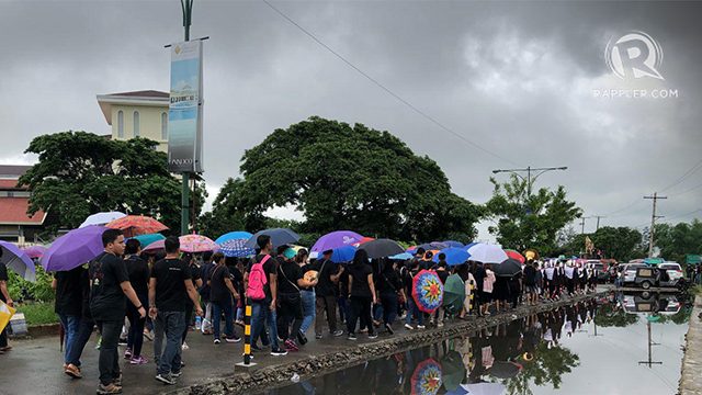 PROCESSION. Mourners attend burial rites for slain priest Richmond Nilo at Cabanatuan, Nueva Ecija, on June 15, 2018. Photo by Eloisa Lopez/Rappler 