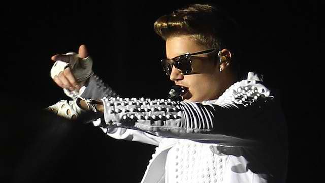 Justin Bieber says sorry after Japan war shrine trip