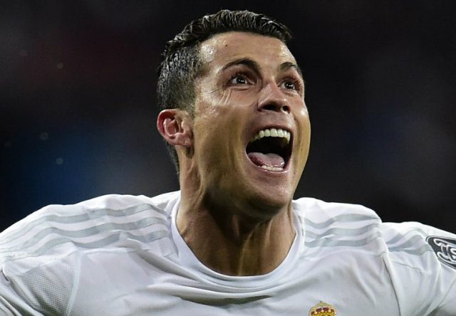 Cristiano Ronaldo extends Real Madrid deal to 2021