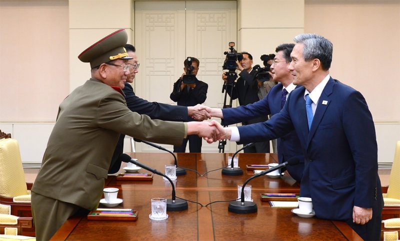 Koreas in marathon talks to end military standoff