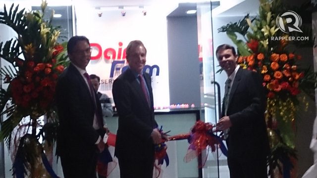 INCREASING PRESENCE. Dairy Farm executives led by Graham Allan (middle) officially open the firm's regional operating headquarters in Ortigas Center, Pasig City. Photo by Chris Schnabel/Rappler   