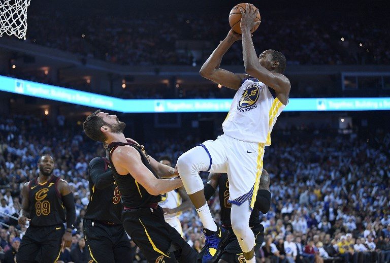 Durant, Thompson lead Warriors to Christmas win over Cavs