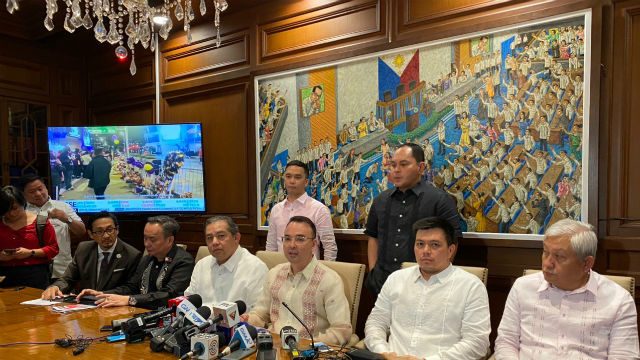 ‘Lord’ Alan Peter Cayetano? Speaker has painting of lawmakers praying over him