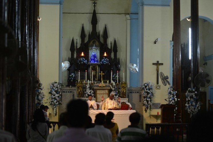 Church in Sri Lanka warzone prepares for papal visit