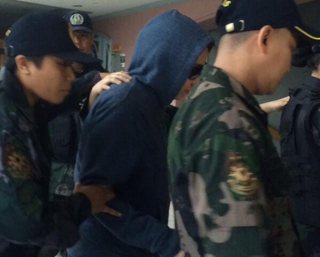 NAPOLES. Alleged scam mastermind Janet Napoles enters court room with escorts. Photo by Buena Bernal/Rappler.