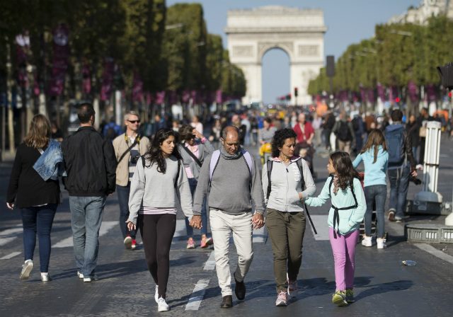 Polluted Paris ‘car-free’ for a day