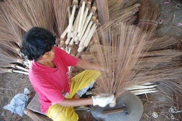 Pekerjaan rumah di sektor mikro hantui ekonomi Indonesia