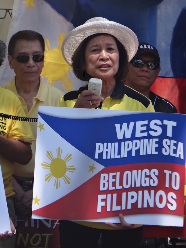 Loida Nicolas-Lewis speaks during a rally of members of the Filipino community outside the UN in New York, July 12, 2016. Photo by Cristina DC Pastor / The FilAm 