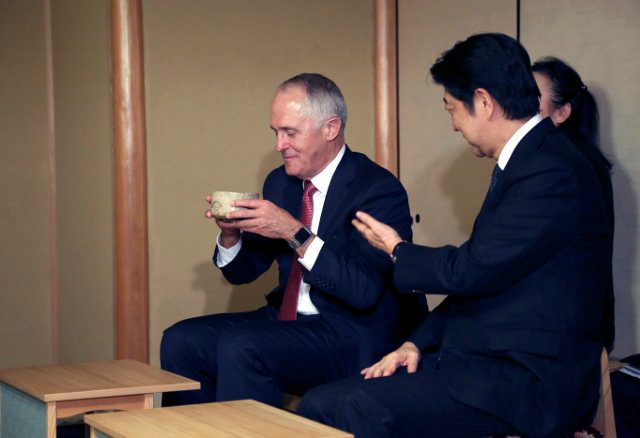 Japan’s Abe pushes Pacific trade deal in Australia