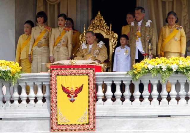 Ailing Thai king returns to hospital