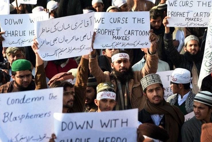 AFP photographer shot at Pakistan Charlie Hebdo protest, in serious condition