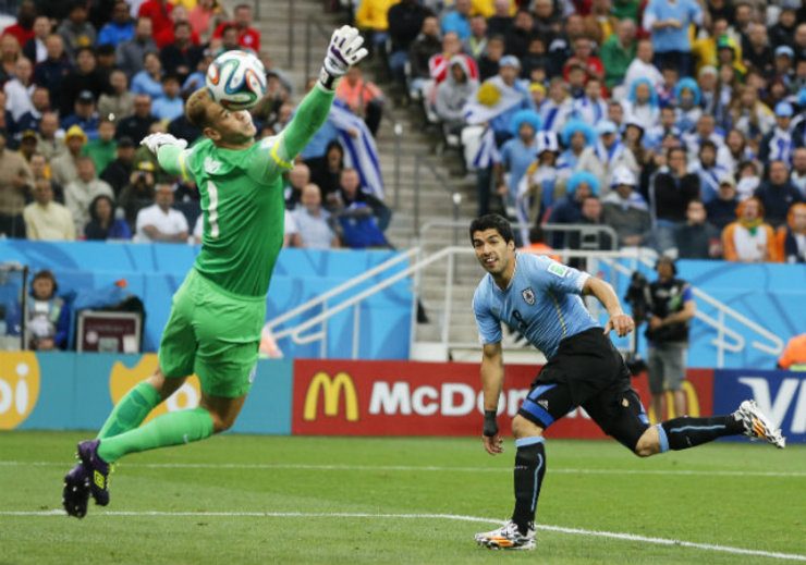 World Cup: Luis Suarez brace leads Uruguay past England