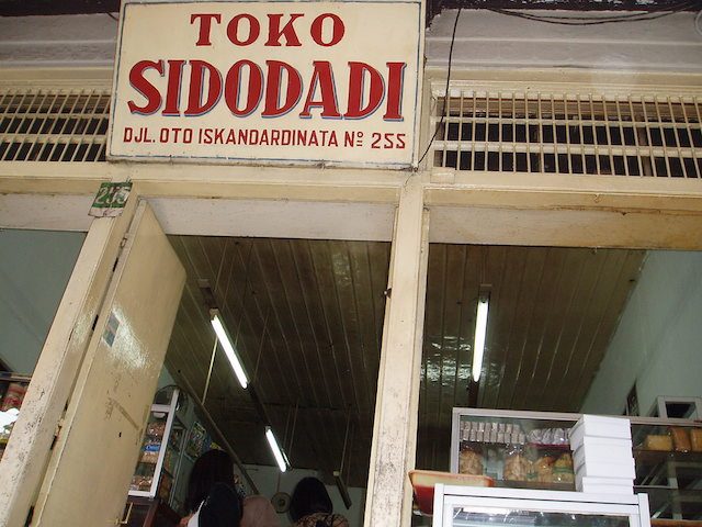 Toko roti Sidodadi, di Jalan Otto Iskandardinata, Bandung. Foto oleh Yuli Saputra/Rappler 