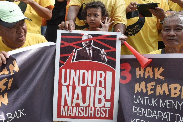 Ribuan warga turun ke jalan di Malaysia tuntut PM Najib diganti