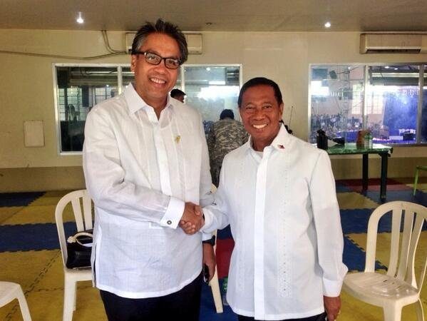 Move over selfies, here’s Binay-Mar ‘reconciliation’ photo