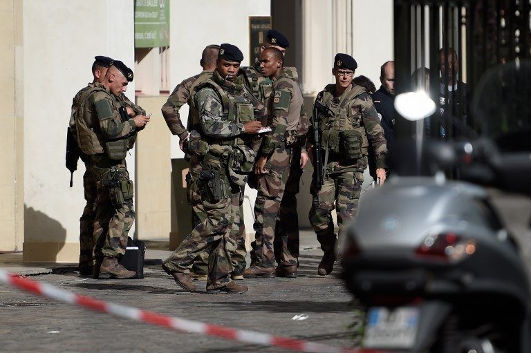 Manhunt after Paris car ramming of anti-terror soldiers