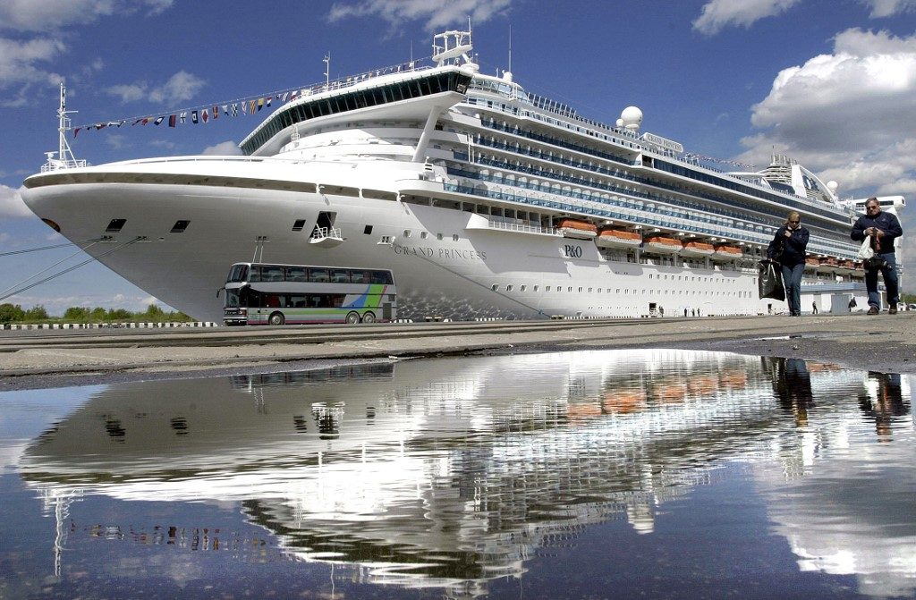 1st passengers leave virus-hit cruise ship at California port