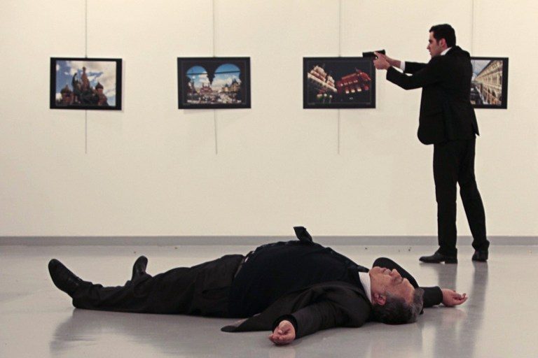 Pertaruhan nyawa juru kamera Associated Press saat abadikan penembakan Dubes Rusia