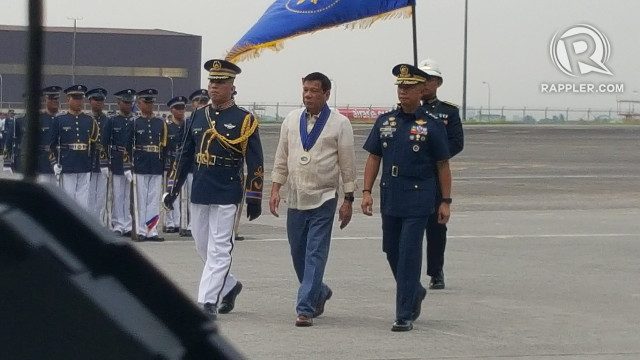 SARTORIAL CHOICES. President Duterte has so far never worn the usual black slacks with his barong, preferring khaki or in this case, denim. Photo by Pia Ranada/Rappler 
