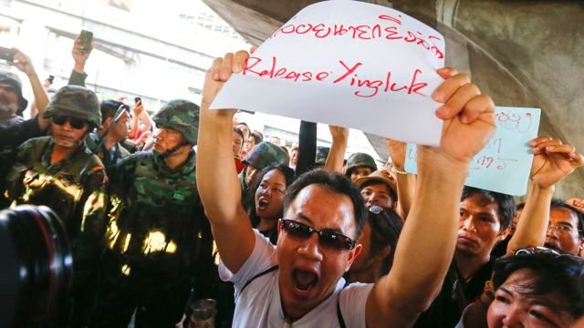 Thai police detain 3 demonstrators in Bangkok