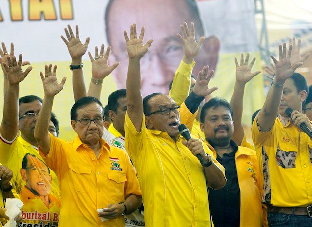NOT PLEASED. Golkar Party chairman Aburizal Bakrie (C) in Jakarta, Indonesia, 18 March 2014. Photo by Bagus Indahono/EPA
