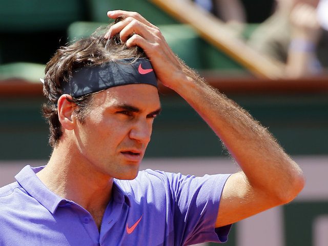 Fan rushes Federer for selfie in French Open security breach
