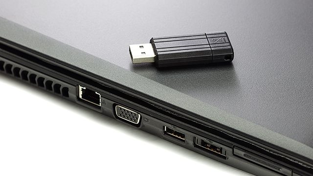 Windows 10 update allows for quick removal of USB drives by default