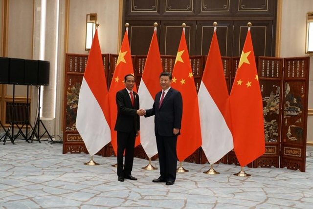 BERTEMU XI JINPING. Presiden Joko "Jokowi" Widodo bertemu Presiden Tiongkok, Xi Jinping untuk melakukan pertemuan bilateral di West Lake State Guest House. Foto dari @setkabgoid 