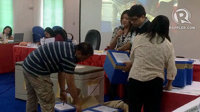 2 groups bid for touchscreen voting system contract