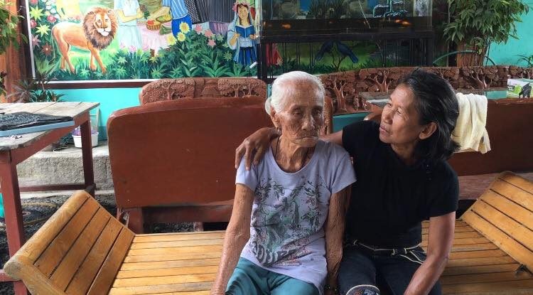 KOSYANG'S SISTER. Gregoria is 99 years old and forgets a lot of things. Photo by Lian Buan/Rappler  