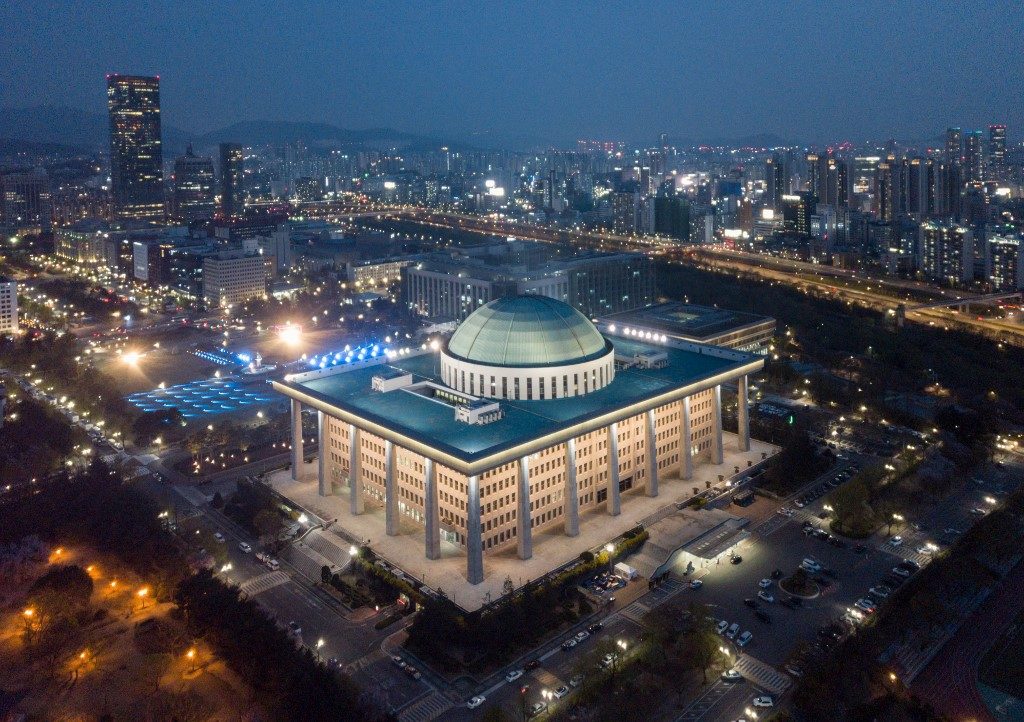 South Korea ruling party wins parliamentary majority