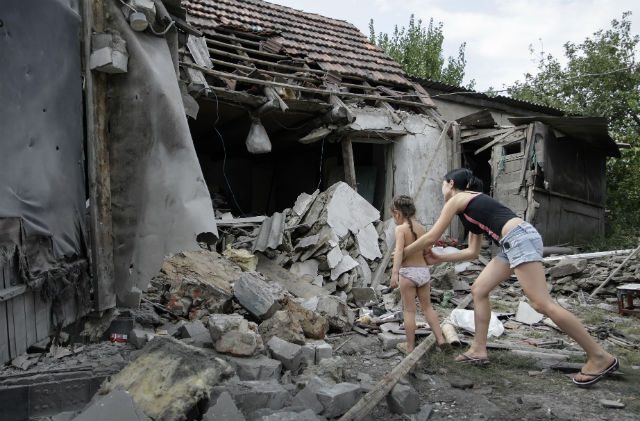 Fierce Ukraine clashes kill 10