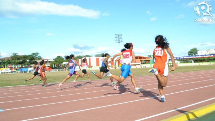 Elementary girls 100-m dash. Photo by Lance Aquino/Rappler