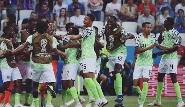 MENANG. Nigeria merayakan kemenangan perdananya setelah mengandaskan Islandia 2-0. Foto dari instagram @ngsupereagle 