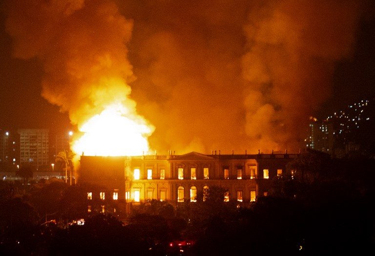 BLAZED. A massive fire engulfs the National Museum in Rio de Janeiro, one of Brazil's oldest, on September 2, 2018. The cause of the fire is not yet known, according to local media. Photo by AFP  