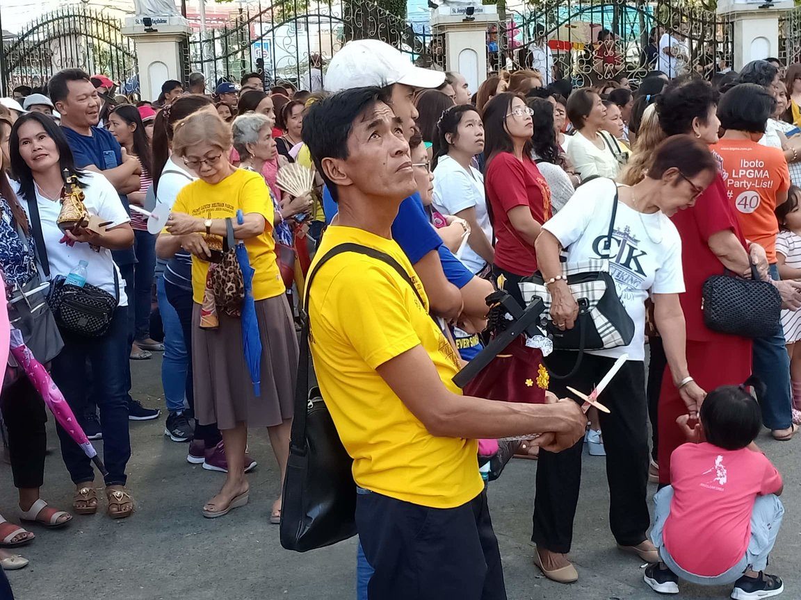 NUEVA VIZCAYA. Procession of the image of the Black Nazarene in Solano, Nueva Vizcaya. Photo courtesy of Guillen Manao  