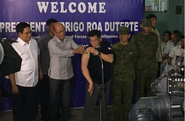 Duterte shows rose tattoo amid calls to see Paolo’s