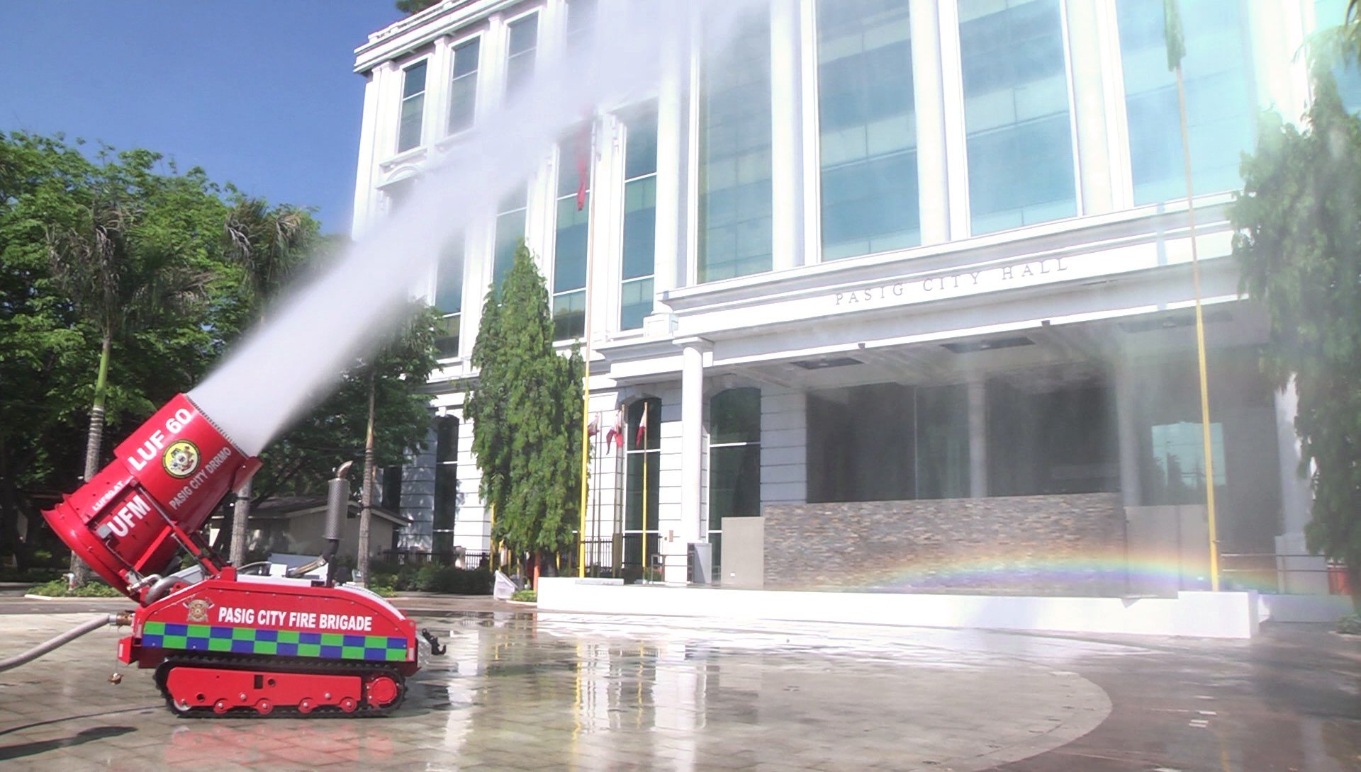 COOL DOWN. The Pasig DRRM showcases the capabilities of the Unmanned Firefighting Machine through a demonstration in front of the Pasig City Hall on April 26. Photo by Charlie Delgado/Rappler 