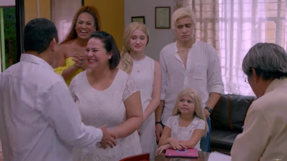 ‘Familia Blondina’ review: Fake and half-baked