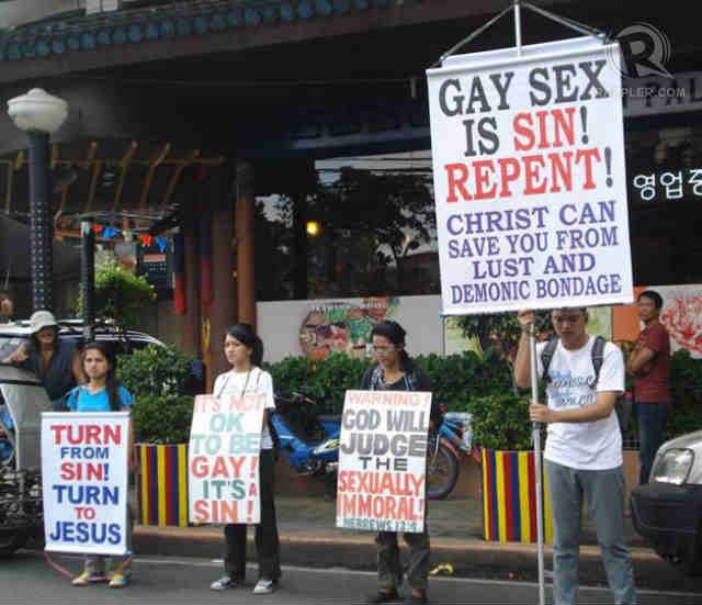 HOMOPHOBIA. Protest during the LGBT Pride March. File photo by Karen Cruz 