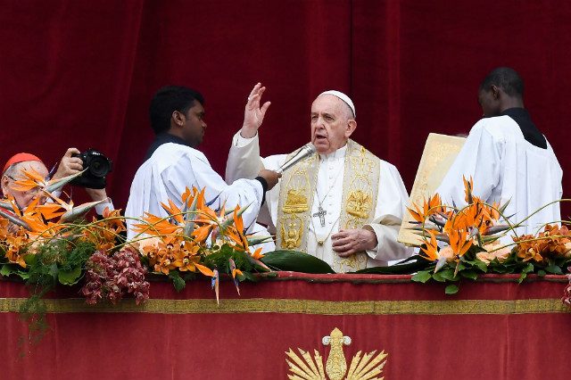 Pope Francis urges Libya peace, return of refugees to Syria