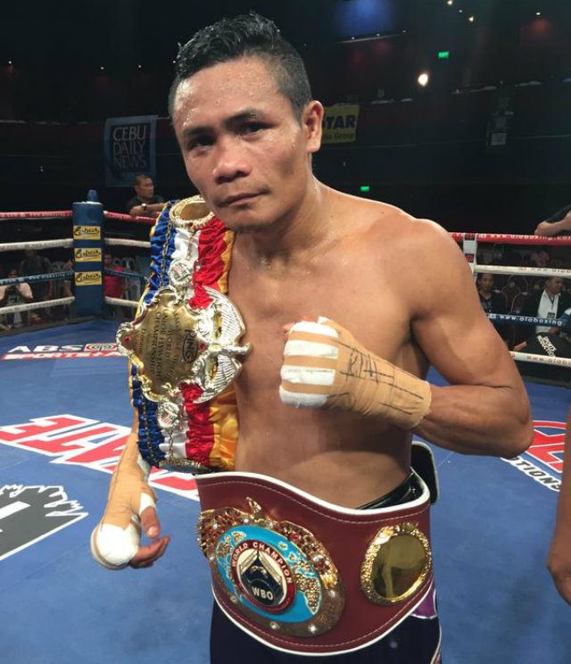 AND STILL. Donnie Nietes retained his title despite sustaining a broken right hand in the fight. Photo by Ryan Songalia/Rappler 