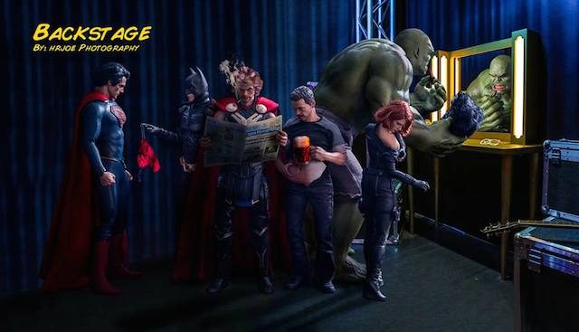 Superhero menunggu di belakang panggung sebelum tampil. Foto dari Facebook Edy Hardjo 